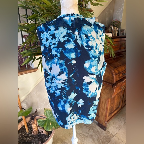 Karl Lagerfield, ladies XL sleeveless ruffled summertime blouse, excellent cond - Picture 8 of 14